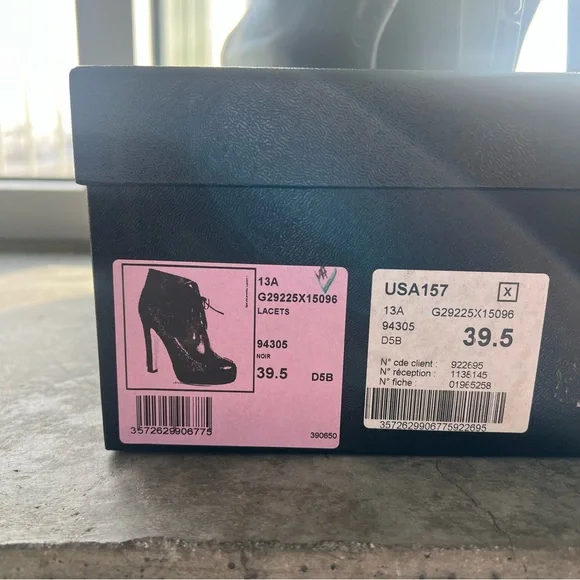 CHANEL Lacets Black Leather Lace Up Round Toe Ankle Boots - SIZE 39.5 - Picture 7 of 13